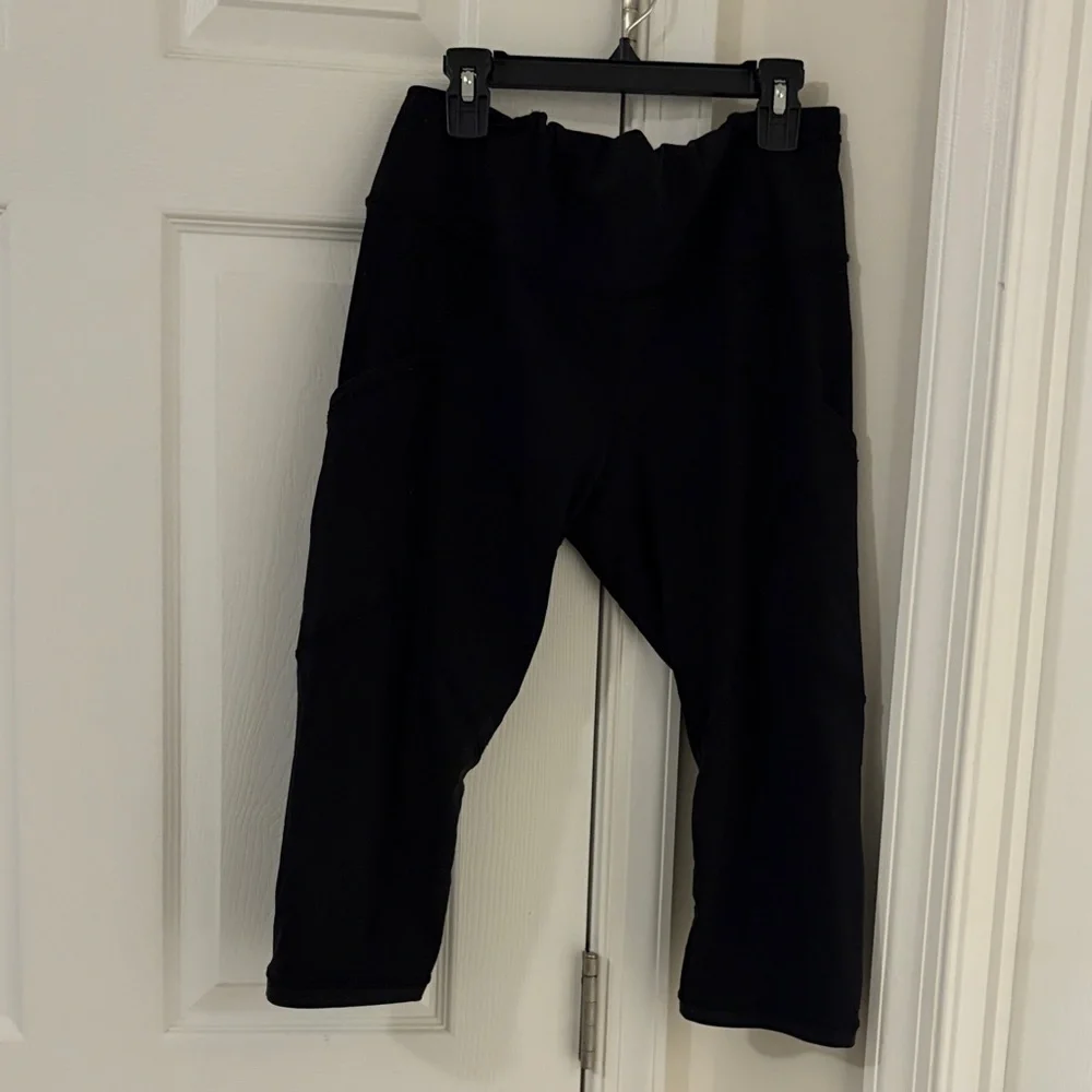 Lululemon Mesh Capri Leggings Size 10 - Picture 1 of 11